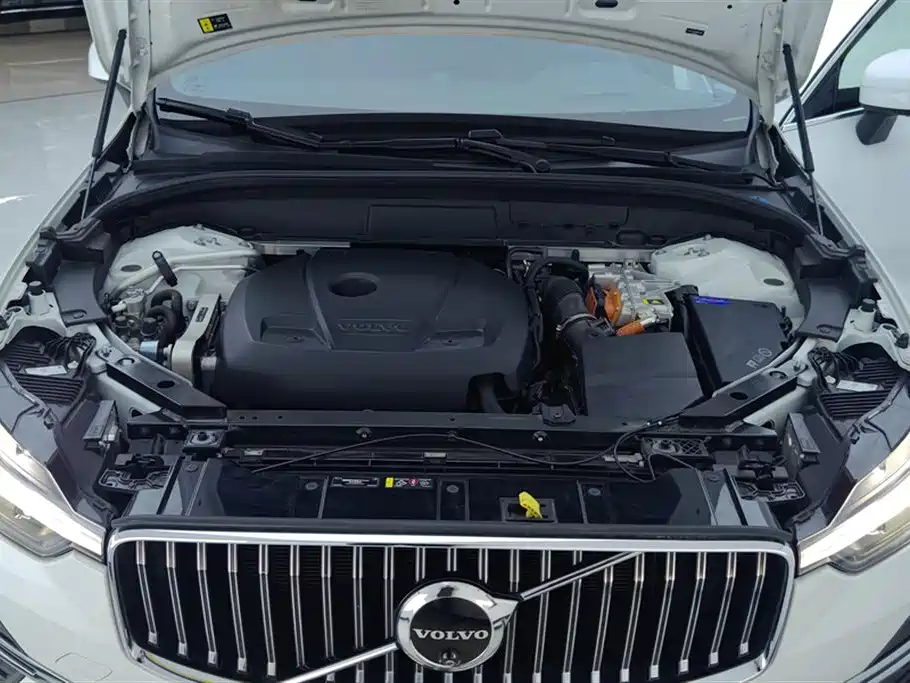 Volvo XC60 plug-in hybrid 2025 plug-in hybrid long-range four-wheel drive Zhiya luxury version купить на сайте DeffCars