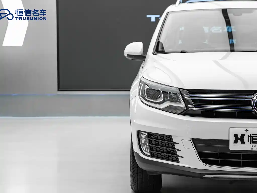 Tiguan 2016 300TSI automatic two-wheel drive luxury version купить на сайте DeffCars