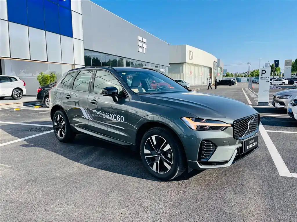 Volvo XC60 2026 B5 four-wheel drive Zhiyuan Sports Edition купить на сайте DeffCars