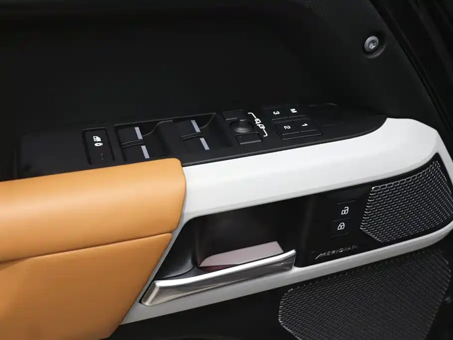 Land Rover Defender 2023 facelift 110 3.0T P400 X-DYNAMIC HSE купить на сайте DeffCars