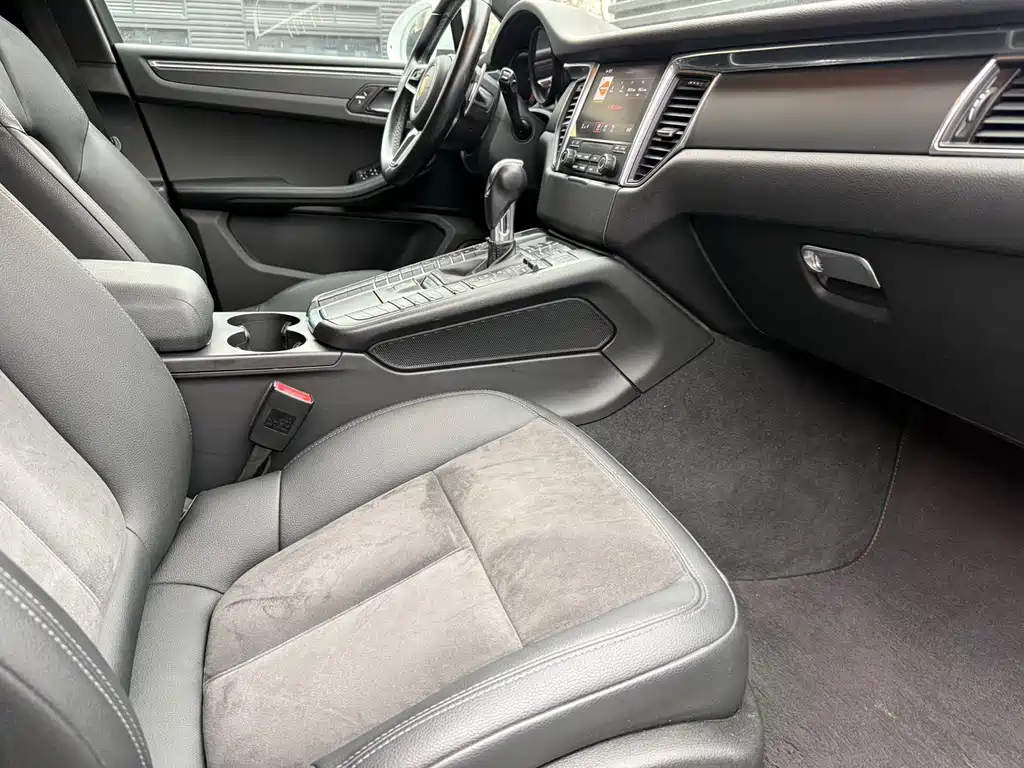 Macan 2017 Macan 2.0T купить на сайте DeffCars