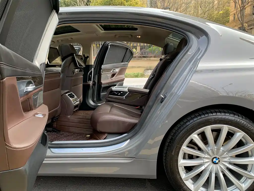 BMW 7 Series 2021 730Li Luxury Package купить на сайте DeffCars