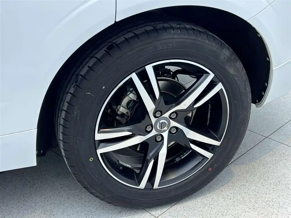 Volvo XC60 2018 T5 four-wheel drive Zhiyuan Sport Edition купить на сайте DeffCars