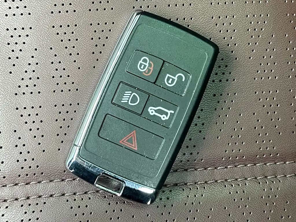 Range Rover Evoque 2023 Evoque L 249PS Luxury Edition купить на сайте DeffCars