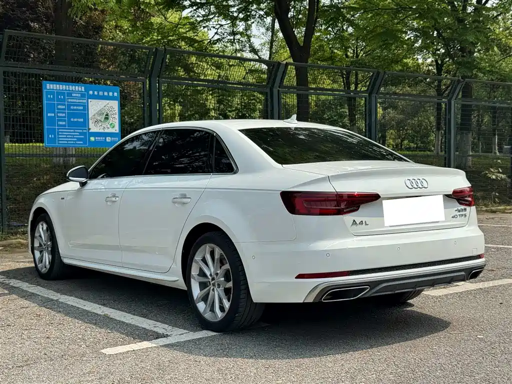 Audi A4L 2018 30th Anniversary Model 40 TFSI Fashion Model купить на сайте DeffCars