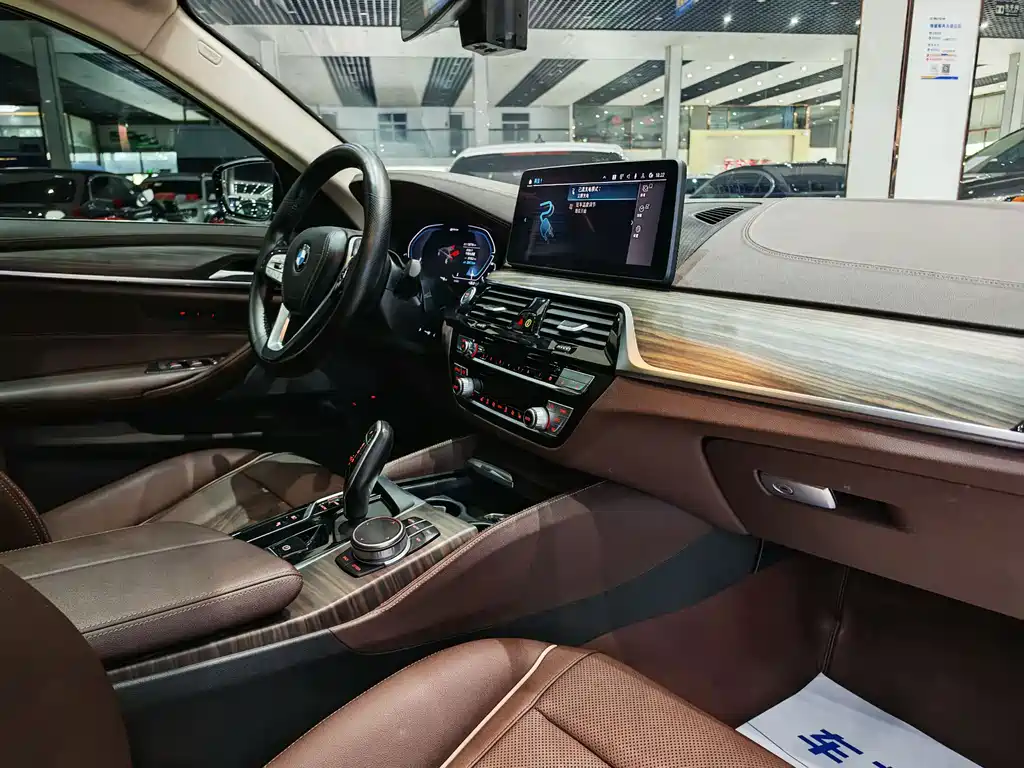 BMW 5 Series New Energy 2021 Model 535Le Luxury Package купить на сайте DeffCars