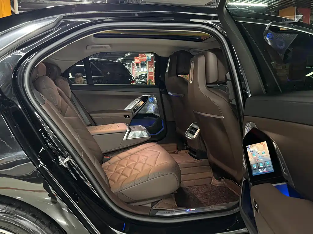 BMW 7 Series 2023 735Li M Sports Package купить на сайте DeffCars