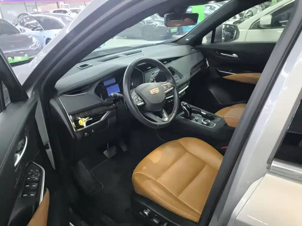 Cadillac XT4 2023 28T two-wheel drive premium model купить на сайте DeffCars