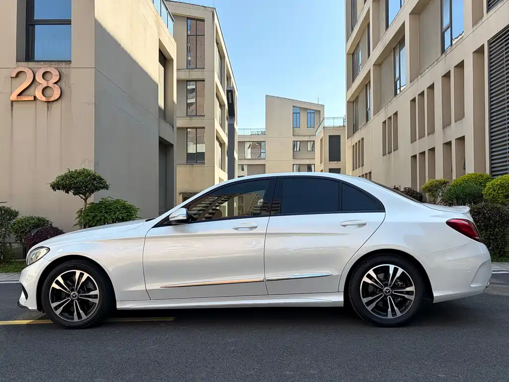 Mercedes-Benz C-Class 2018 C 200 Sports Edition купить на сайте DeffCars