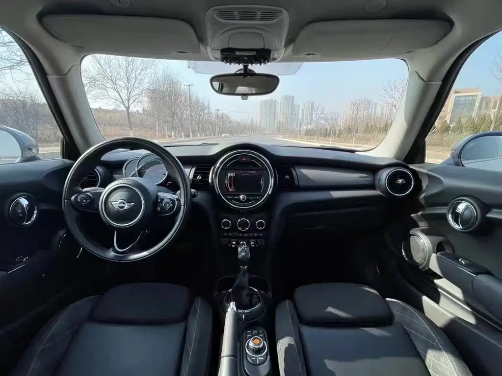 MINI 2018 1.5T COOPER Classic купить на сайте DeffCars