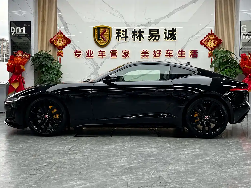 Jaguar F-TYPE 2023 P300 hardtop version R-DYNAMIC BLACK купить на сайте DeffCars