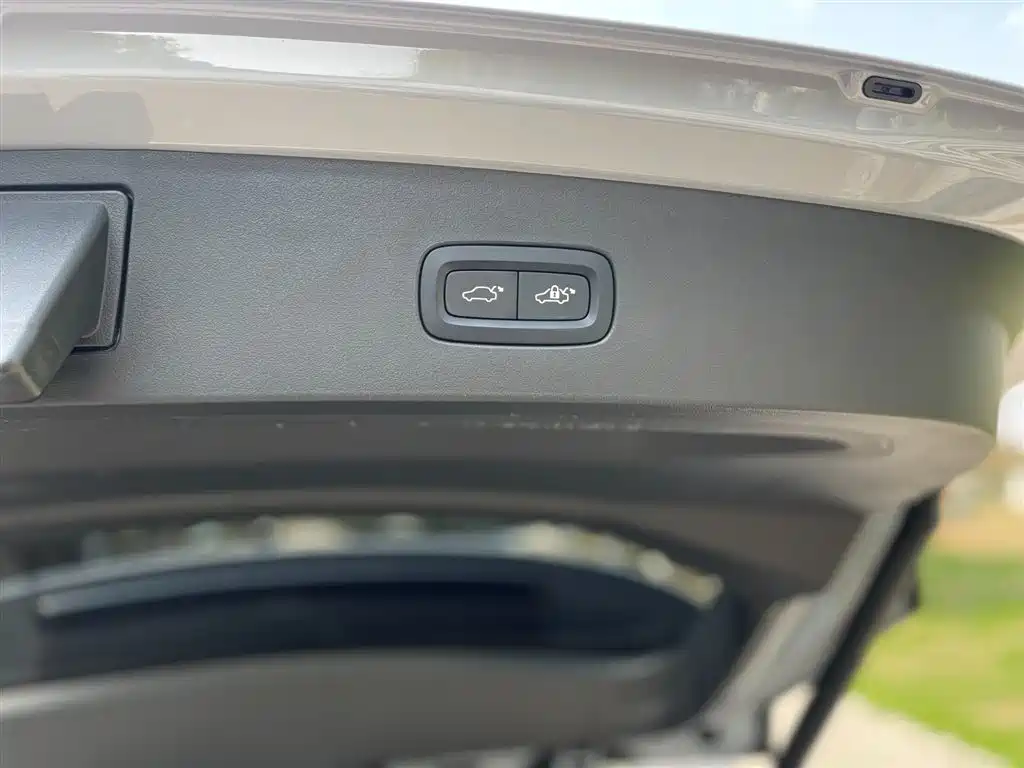 Lynk & Co 06 EM-P 2023 1.5T Remix PHEV Pro купить на сайте DeffCars