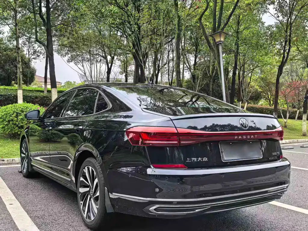 Passat 2023 330TSI Deluxe Edition купить на сайте DeffCars