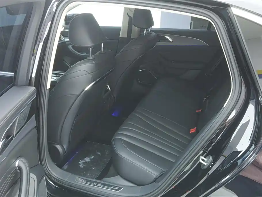 Hongqi H5 2024 2.0T Automatic Zhilianqichang Edition купить на сайте DeffCars