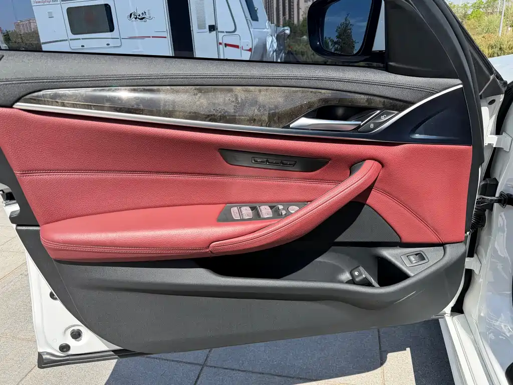 BMW 5 Series 2019 530Li Leading M Sports Package купить на сайте DeffCars