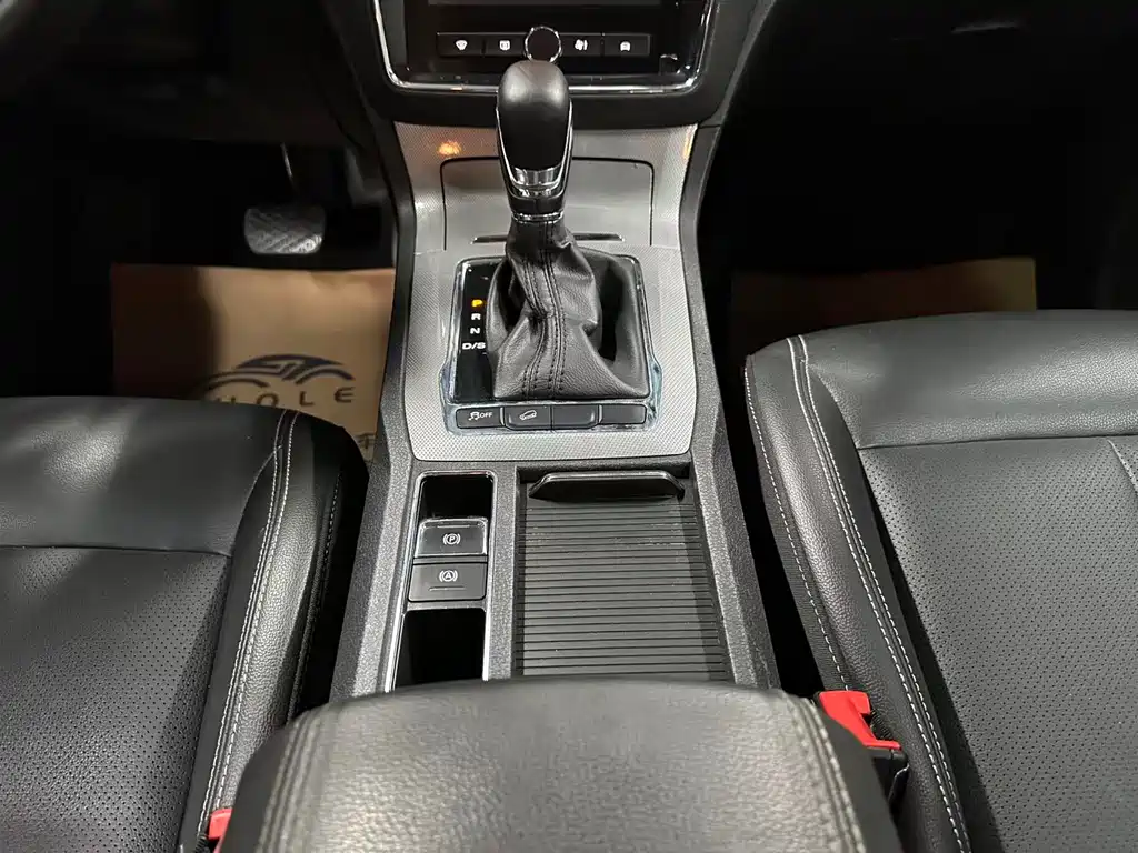 Roewe RX5 2019 20T two-wheel drive automatic 4G interconnected platinum version купить на сайте DeffCars