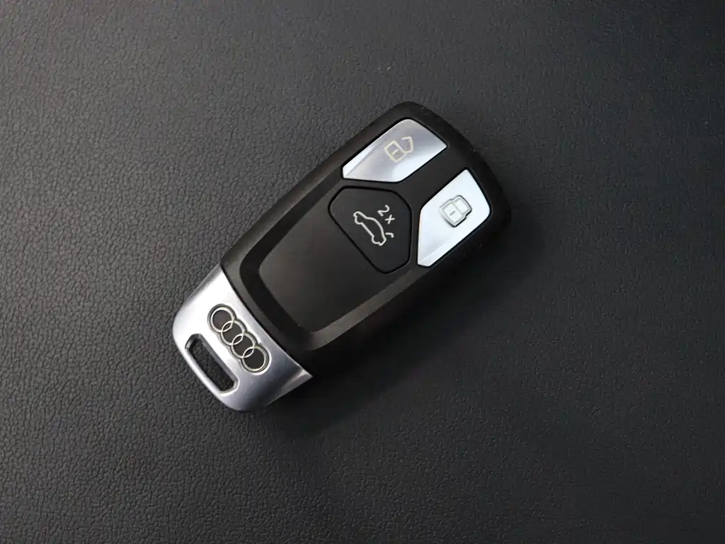 Audi A4L 2020 40 TFSI Fashionable and Elegant купить на сайте DeffCars