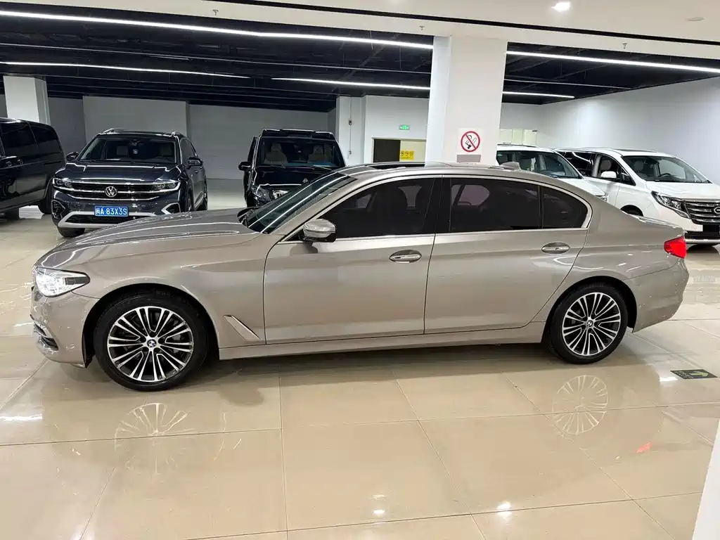 BMW 5 Series 2018 Facelift 530Li Exclusive Luxury Package купить на сайте DeffCars