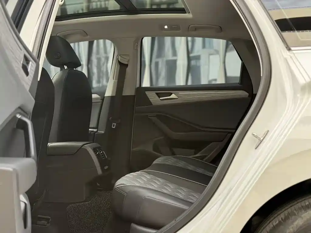 Sagitar 2025 facelift 300TSI DSG transcendent version купить на сайте DeffCars