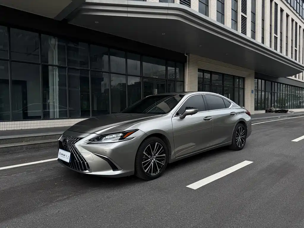 Lexus ES 2022 300h Premium Edition купить на сайте DeffCars