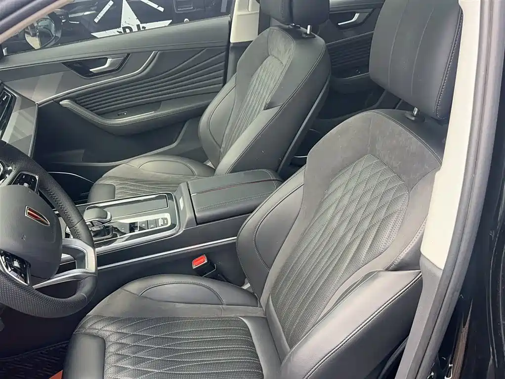 Hongqi HS5 2023 2.0T Qixiang Pro version купить на сайте DeffCars