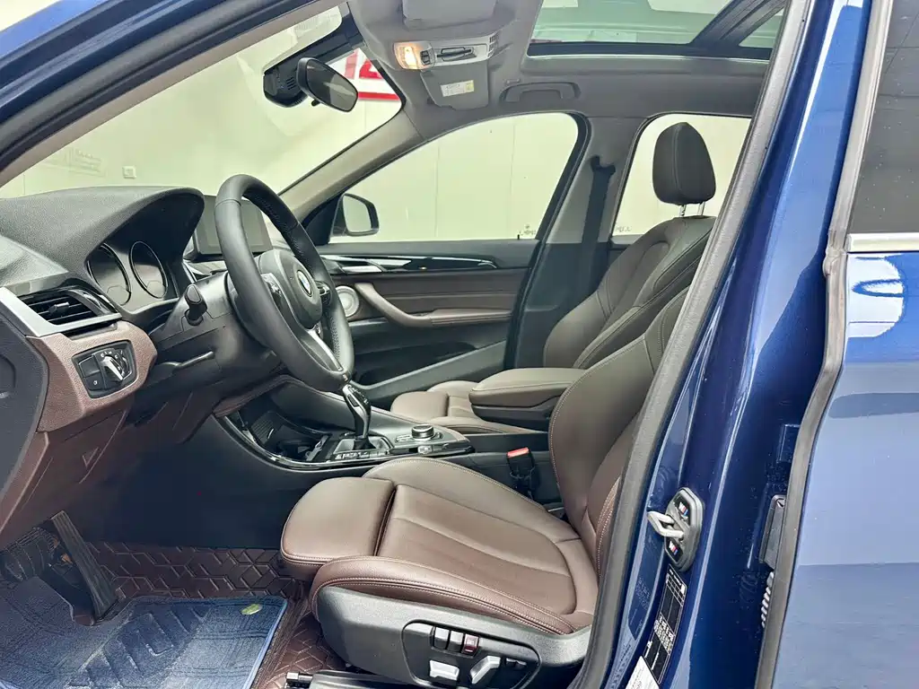 BMW X1 2022 sDrive20Li Exclusive Model купить на сайте DeffCars