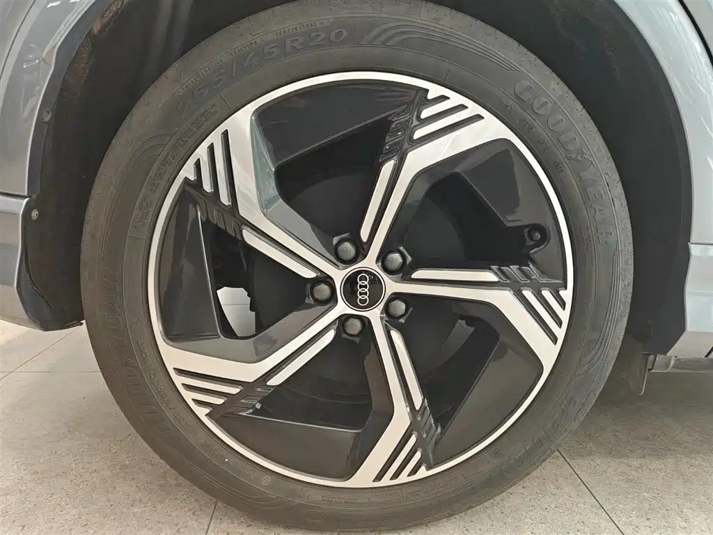 Audi Q4 e-tron 2024 40 e-tron Creative Edition купить на сайте DeffCars