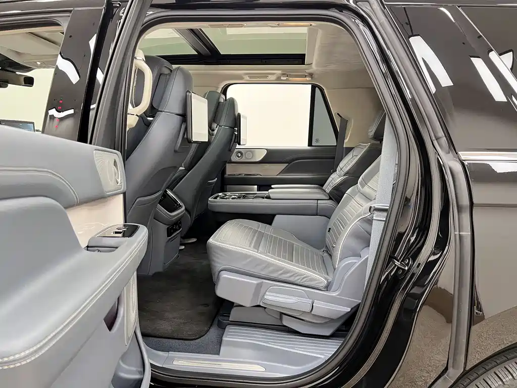 Navigator 2022 3.5T Long Axis Presidential Edition купить на сайте DeffCars