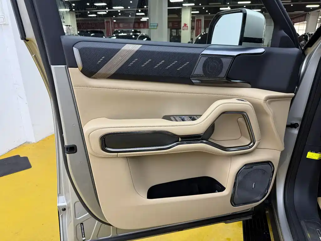 Leopard 8 2025 Zhiyong flagship version 7 seats купить на сайте DeffCars