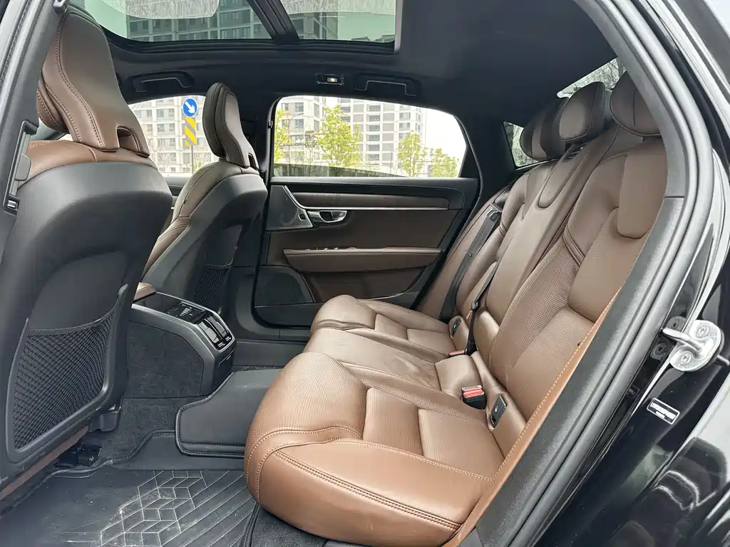 Volvo S90 2025 B5 Zhiya Luxury Edition купить на сайте DeffCars