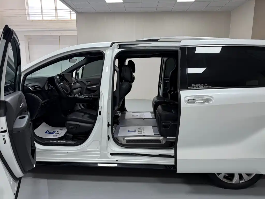 SIENNA 2023 2.5L Hybrid Premium Edition купить на сайте DeffCars