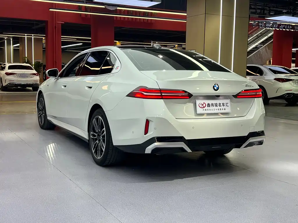 BMW 5 Series 2024 530Li Leading M Sports Package купить на сайте DeffCars