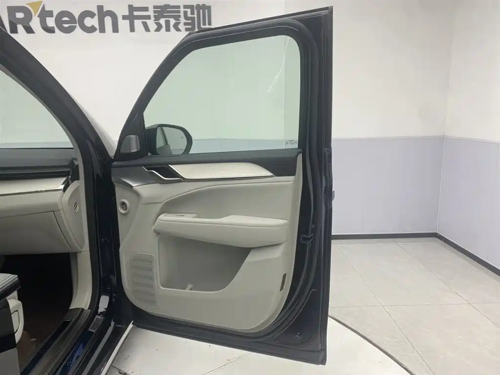 Volvo EM90 2025 Ultra six-seater купить на сайте DeffCars