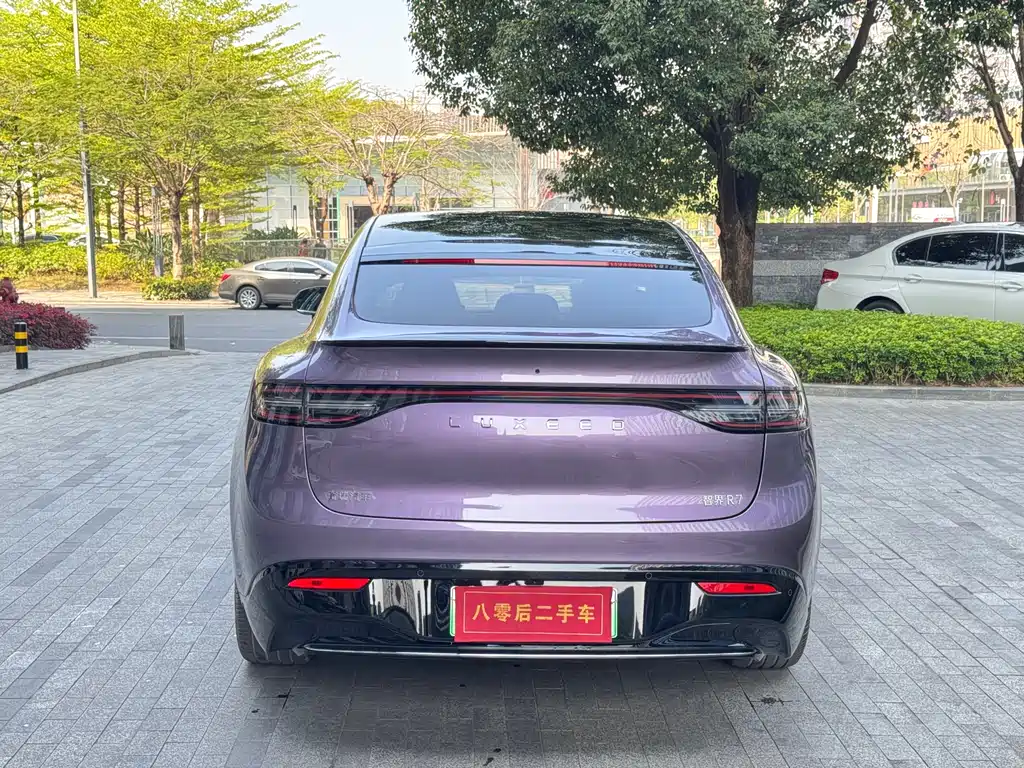 Zhijie R7 2025 extended range 331km Ultra купить на сайте DeffCars