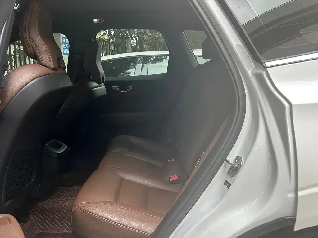 Volvo XC60 2021 T5 four-wheel drive Zhiyuan Deluxe Edition купить на сайте DeffCars