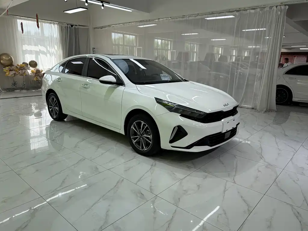 Kia K3 2023 1.5L CVT Deluxe Edition купить на сайте DeffCars