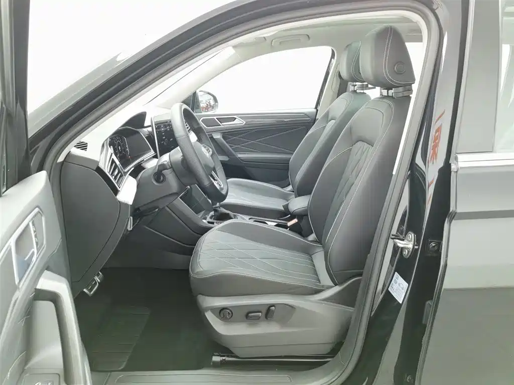 Tiguan L 2024 Outstanding Model 330TSI Automatic Two-wheel Drive R-Line Longyao Edition купить на сайте DeffCars
