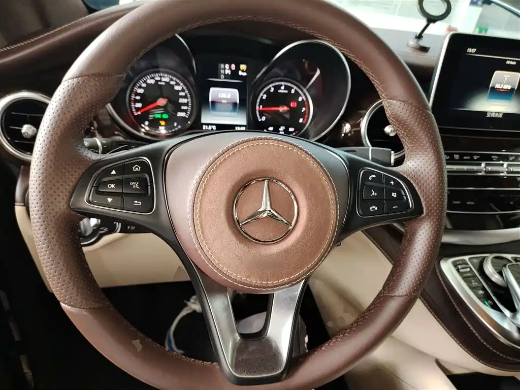 Mercedes-Benz V-Class 2017 V 260 Premium Edition купить на сайте DeffCars