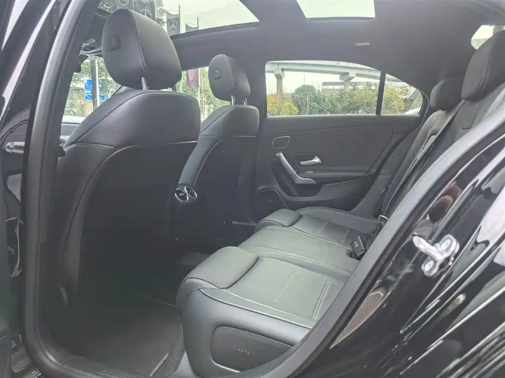 Mercedes-Benz A-Class AMG 2025 AMG A 35 L 4MATIC купить на сайте DeffCars