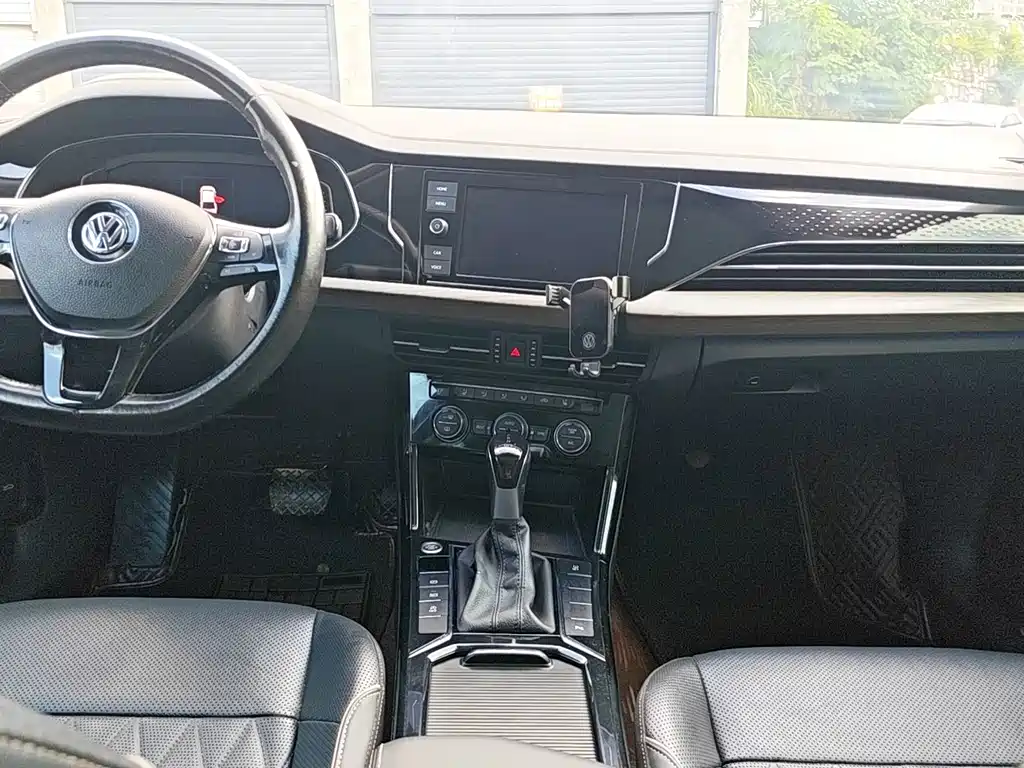Passat 2019 380TSI Deluxe Edition National VI купить на сайте DeffCars