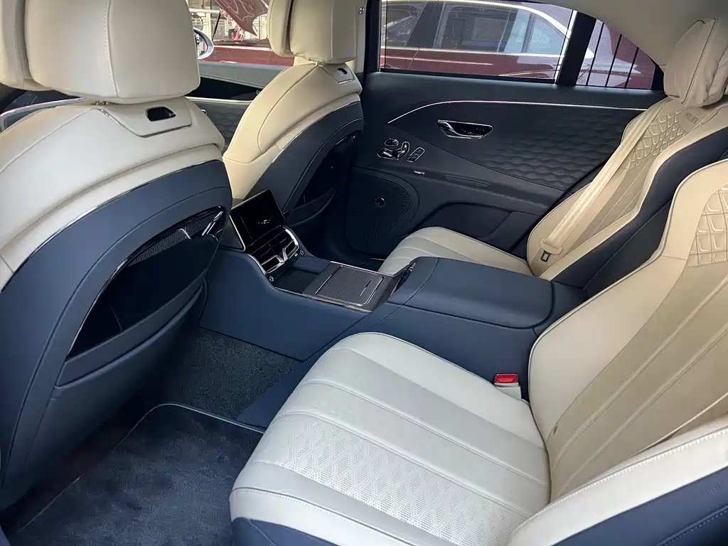 Flying Spur 2024 4.0T V8 Mulliner купить на сайте DeffCars
