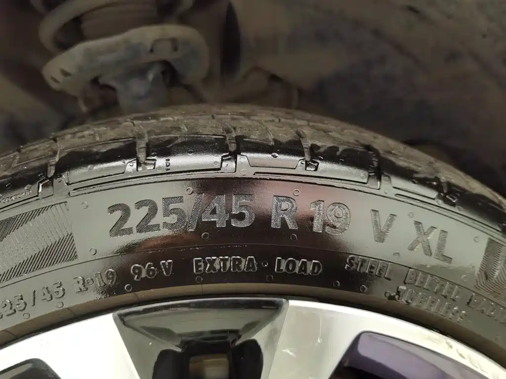 Lynk & Co 06 2021 1.5T Shero Pink Special Edition купить на сайте DeffCars