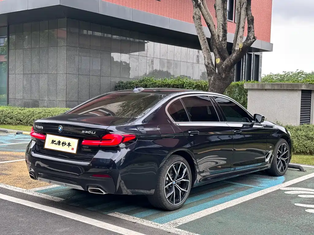 BMW 5 Series 2022 Facelift Three 530Li Exclusive M Sports Package купить на сайте DeffCars