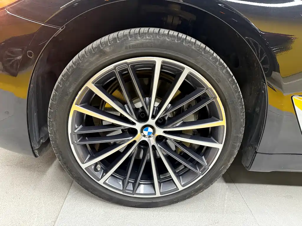 BMW 5 Series 2023 530Li Leading M Sports Package купить на сайте DeffCars