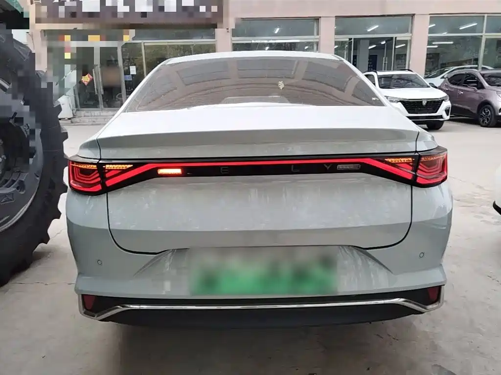 Emgrand L HiP 2024 Longteng Edition 1.5TD-DHT Pro 100KM Beyond Type купить на сайте DeffCars
