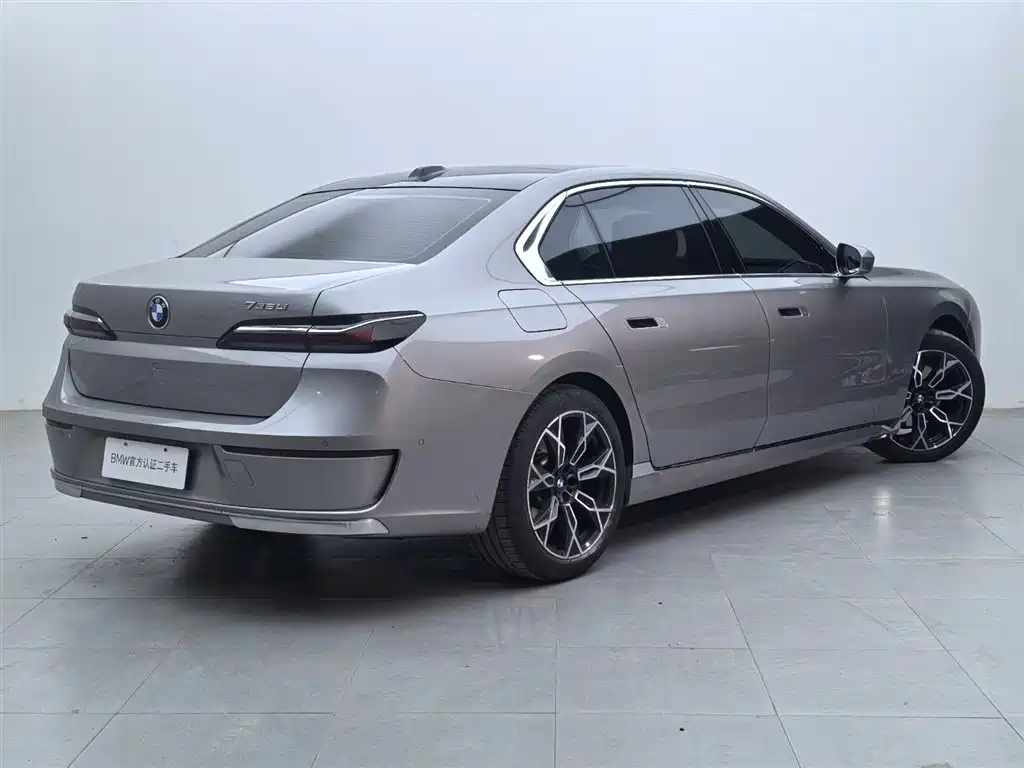 BMW 7 Series 2023 735Li Luxury Package купить на сайте DeffCars