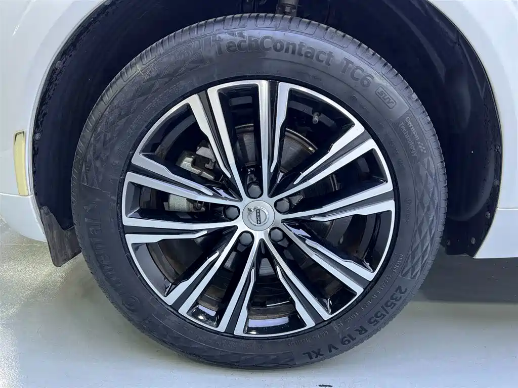 Volvo XC60 2022 B5 four-wheel drive Zhiyuan Deluxe Edition купить на сайте DeffCars