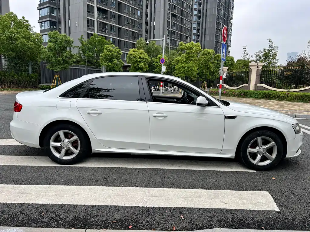 Audi A4L 2013 35 TFSI automatic standard купить на сайте DeffCars