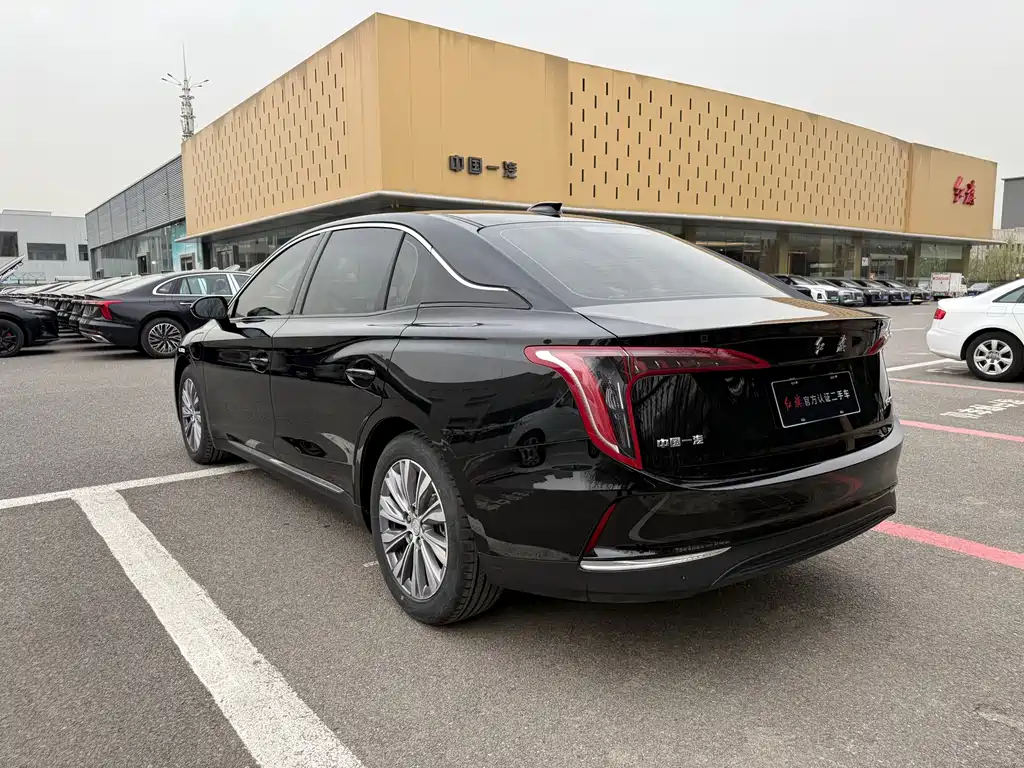 Hongqi E-QM5 2024 500km travel version купить на сайте DeffCars