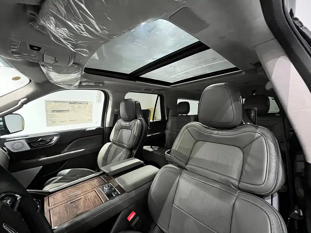 Navigator 2024 3.5T Long Axis Presidential Edition купить на сайте DeffCars